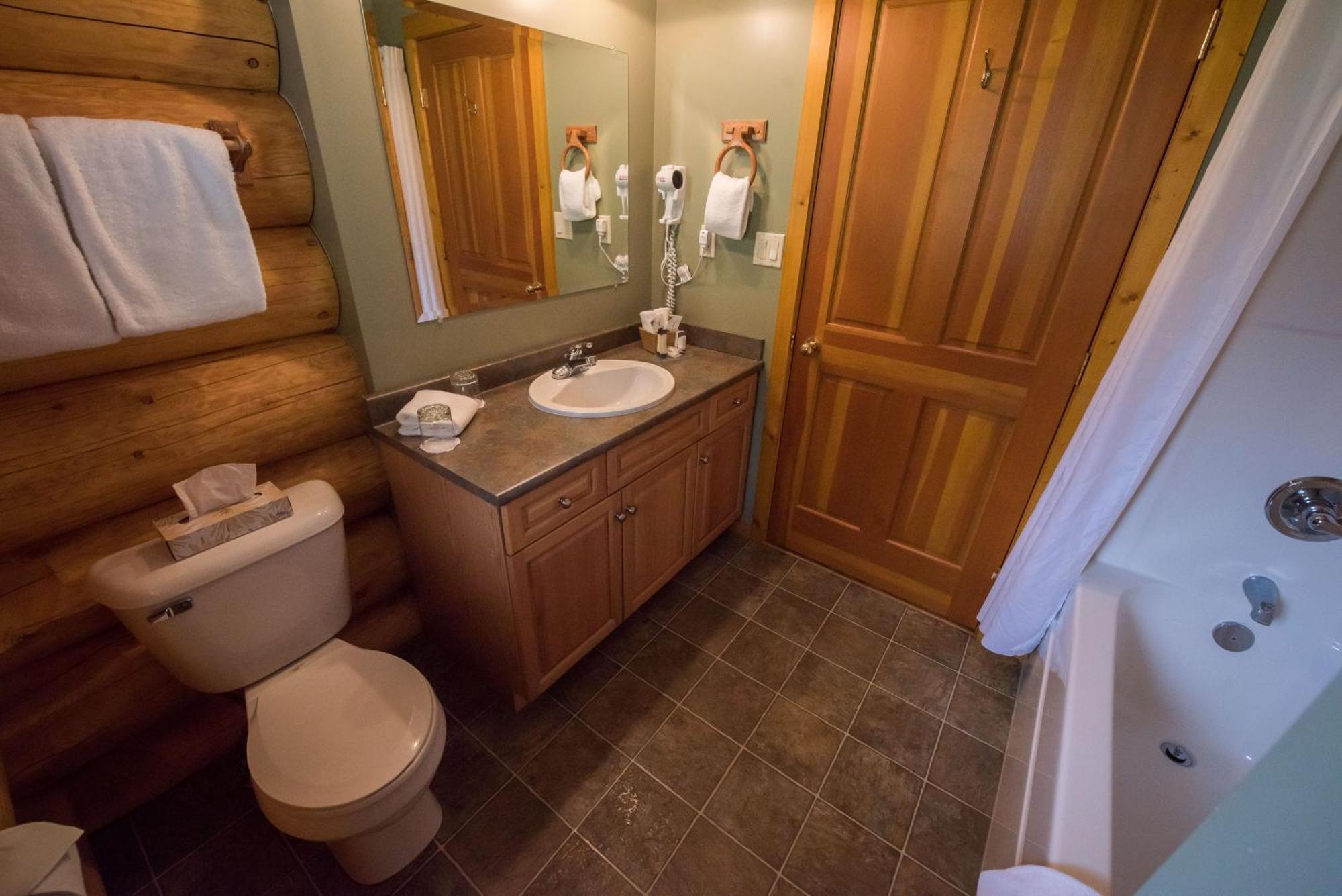 King Suite with Spa Bath,706740235:JPEG