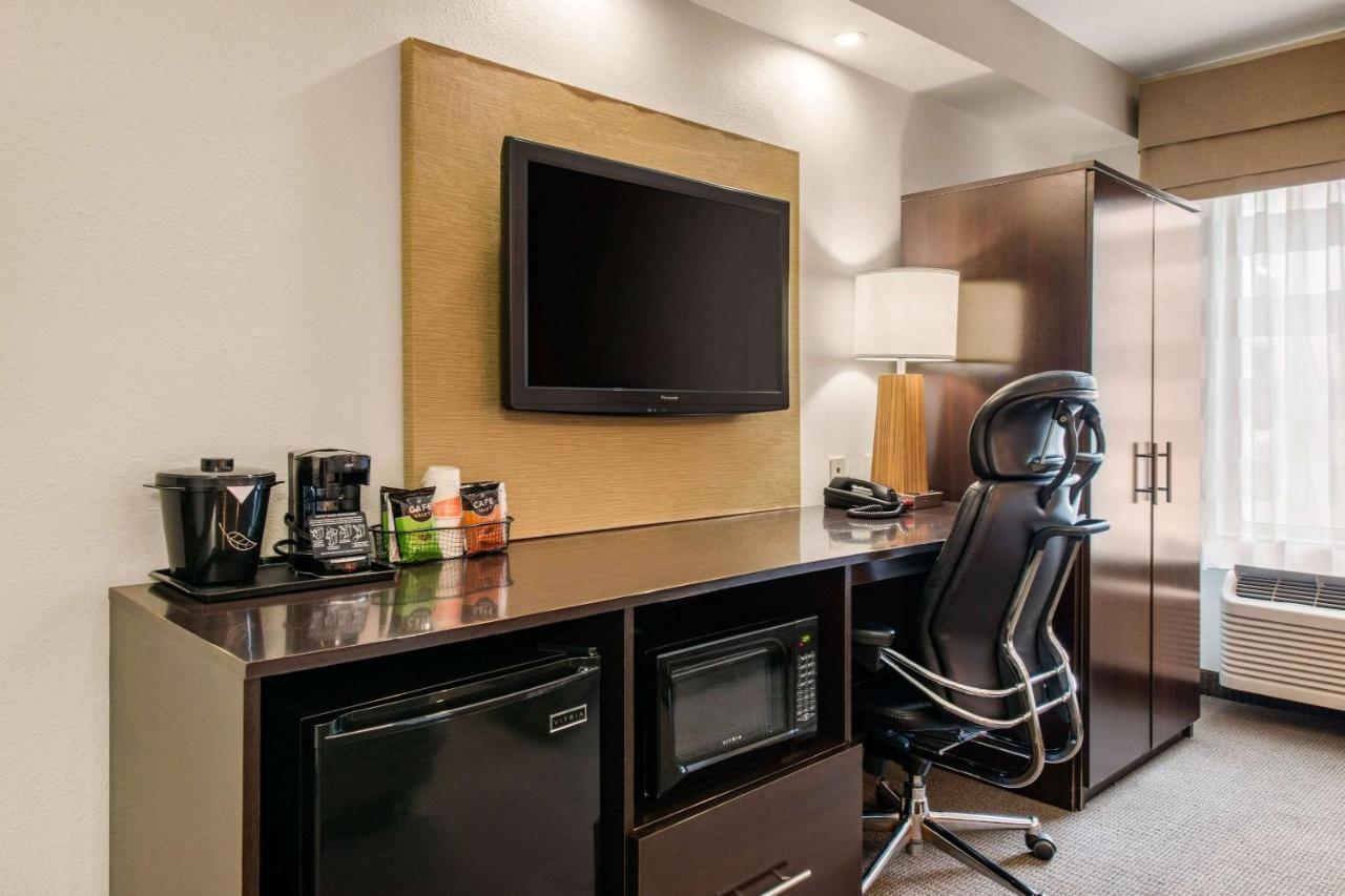 King Suite Non-Smoking